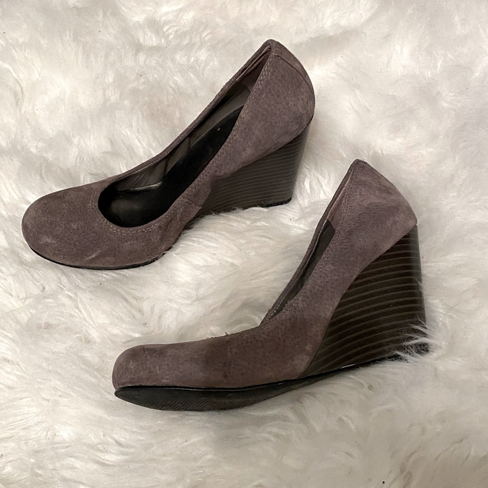 Gray Wedges - image 1